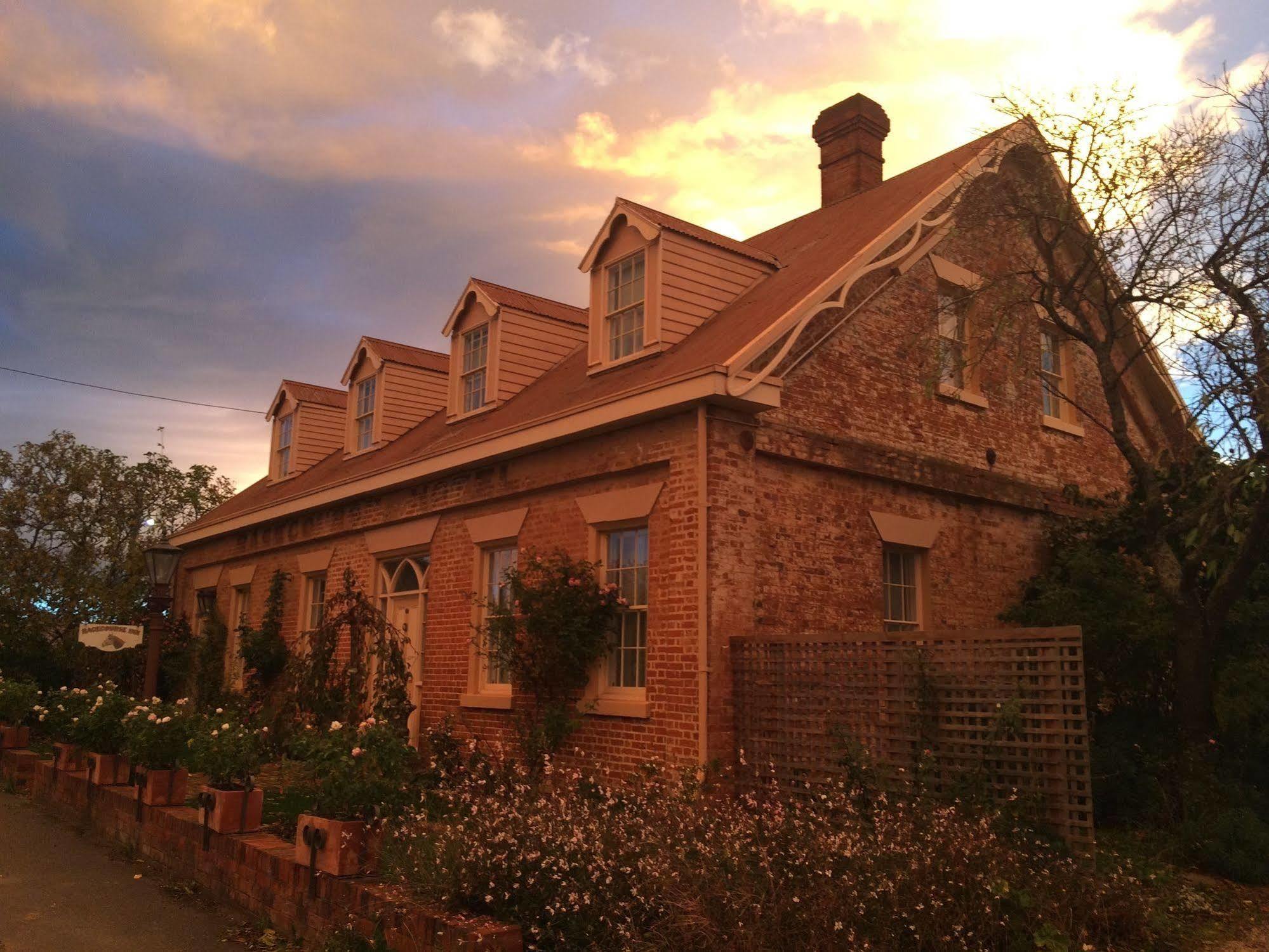 The Racecourse Inn Longford Exterior photo
